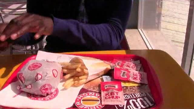 African Flower – Skandal     Mitten im Burger Ranch mit User.flv